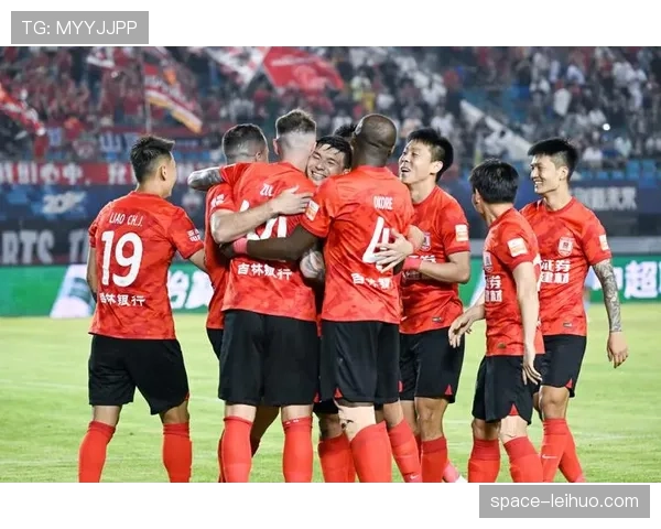 河南队vs长春亚泰,客队半场完成8次拦截,有效遏制主队边路